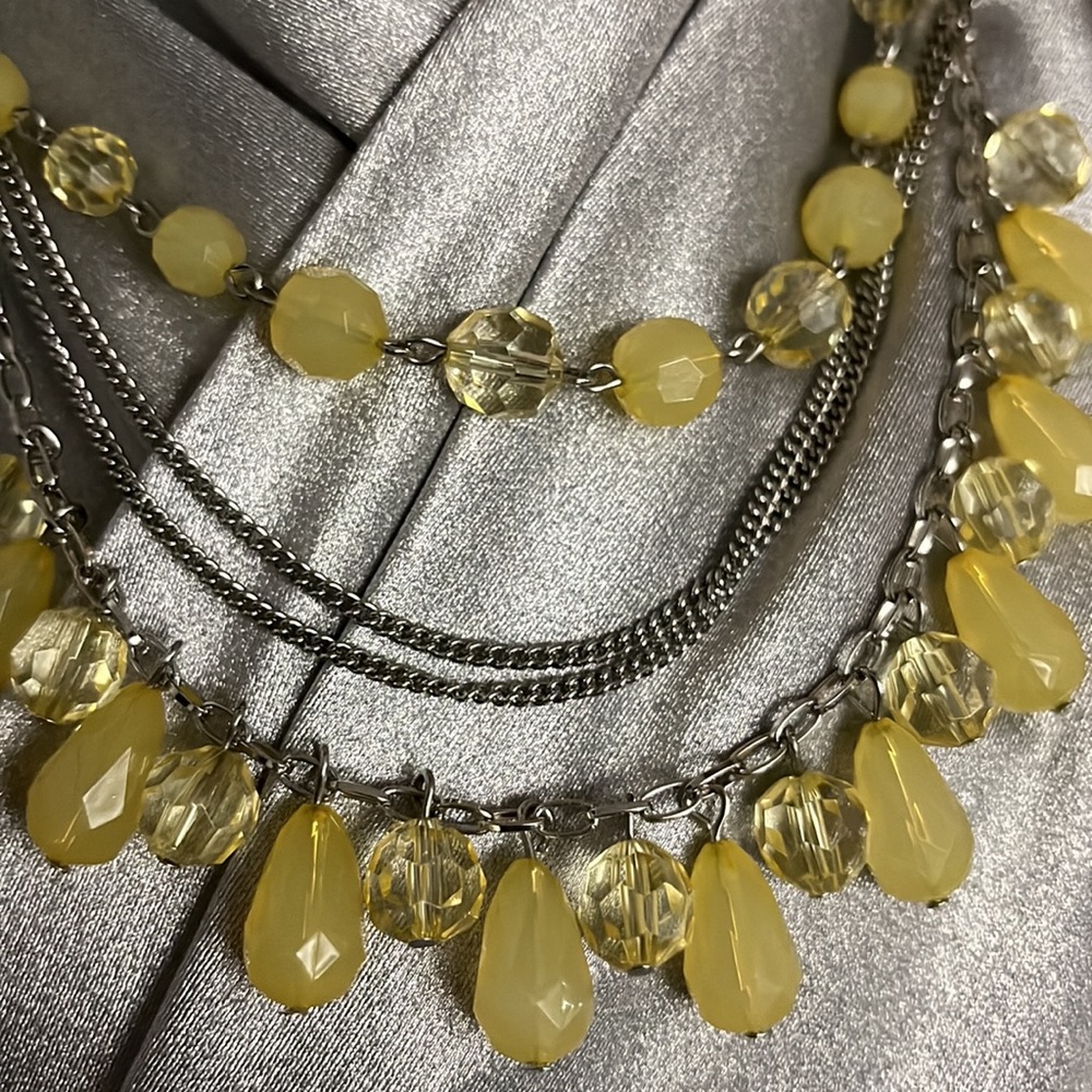 🎁3/$13.00🎁 yellow beads Necklace Bundle & save Buy 2 more you pay $13.00 only - Picture 2 of 6